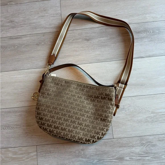 Michael Kors Signature Jacquard Bedford Medium Hobo Shoulder Bag Luggage Purse - Picture 2 of 12